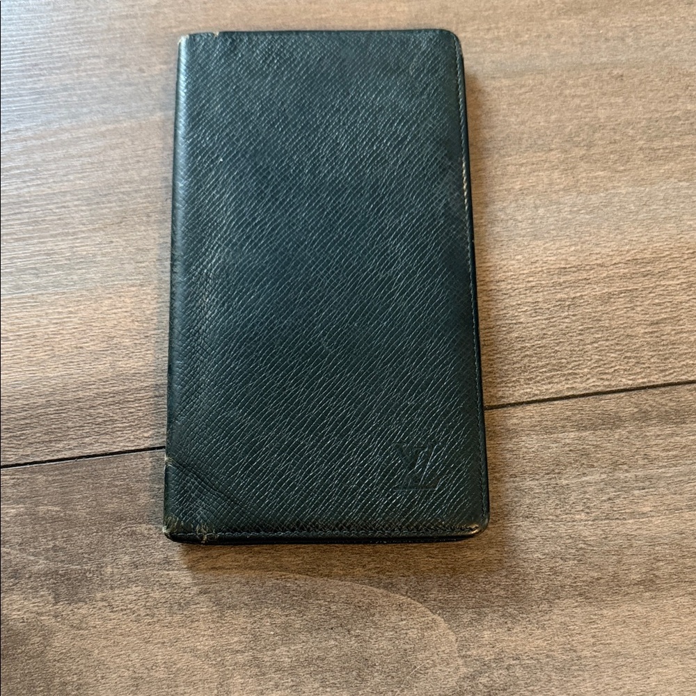 Authentic Louis Vuitton Taiga Green Long
Wallet - Preowned